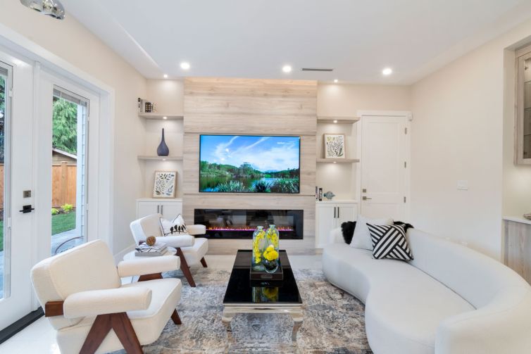 6591_Goldsmith_Drive_EsgeeCorporate-FamilyRoom