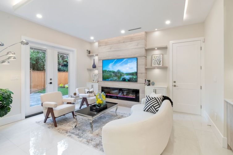 6591_Goldsmith_Drive_EsgeeCorporate-FamilyRoom2