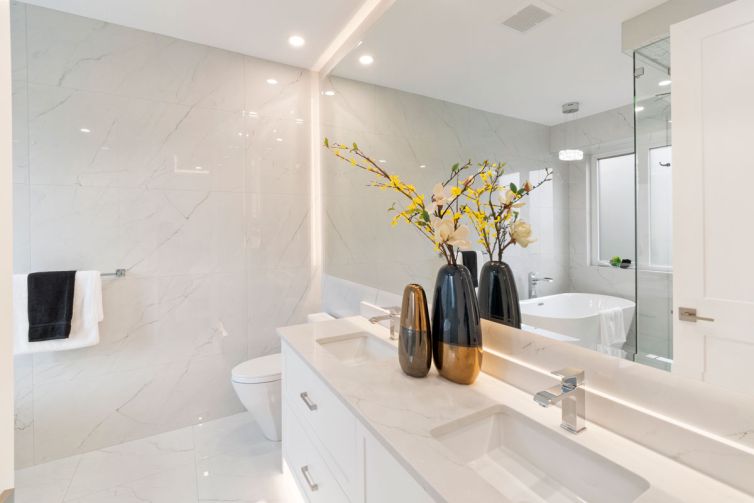 6591_Goldsmith_Drive_EsgeeCorporate-MasterWashroom