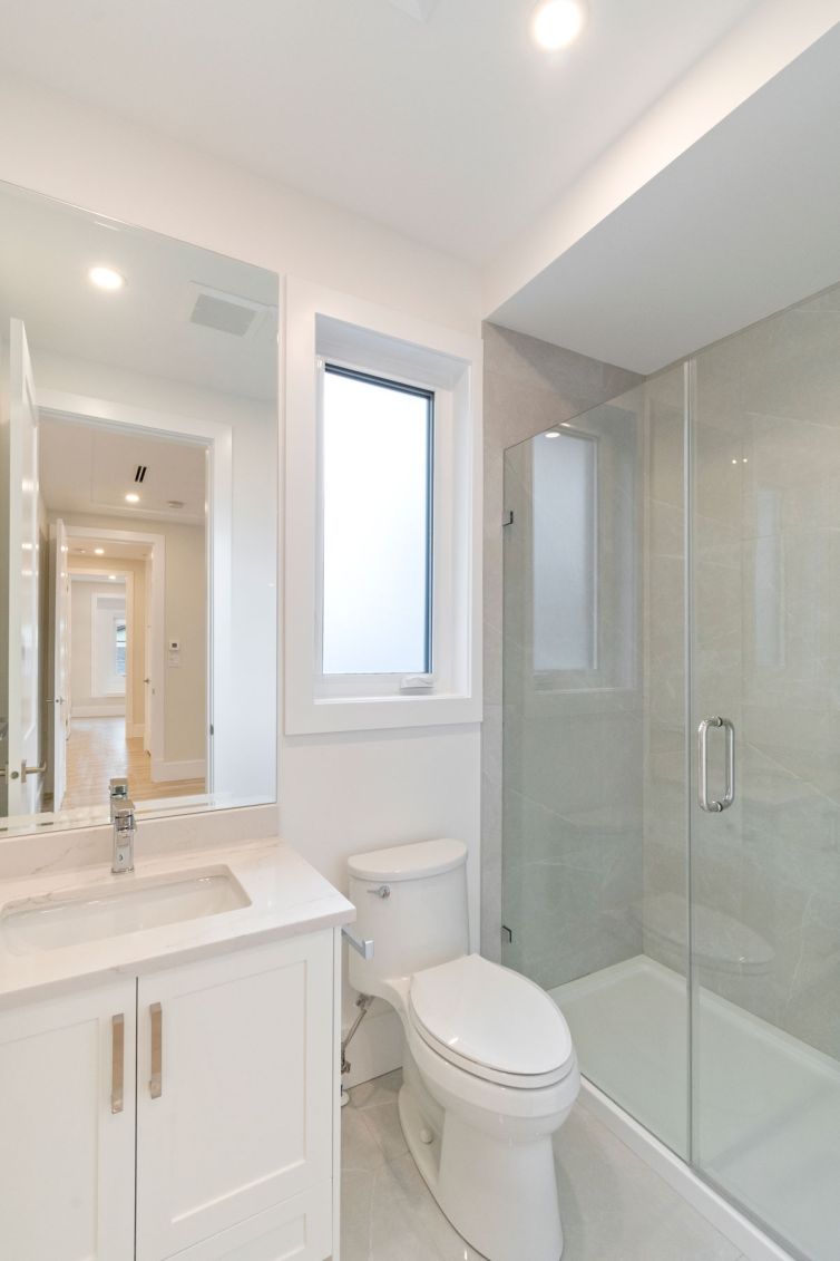 6591_Goldsmith_Drive_EsgeeCorporate-bedroomwashroom1