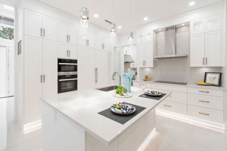 6591_Goldsmith_Drive_EsgeeCorporate-kitchen2
