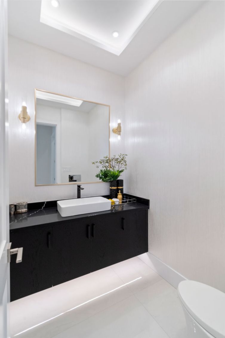 6591_Goldsmith_Drive_EsgeeCorporate-powderroom