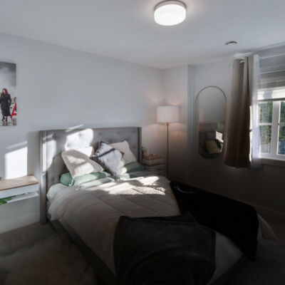 HDR photograph compared to lowest exposure