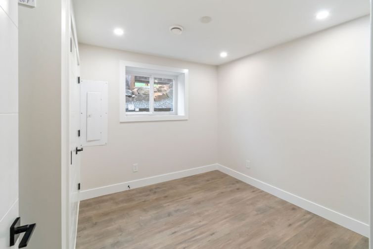 A-7574_Murray_Street_24